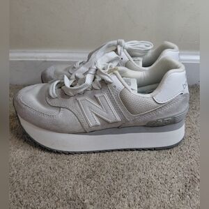 New Balance 574 Women's Size 8B Gray Sneakers